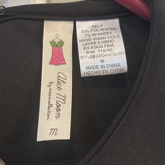 Adorable Alice Moon mini dress with scalloped edges and cutout back - Picture 3 of 9